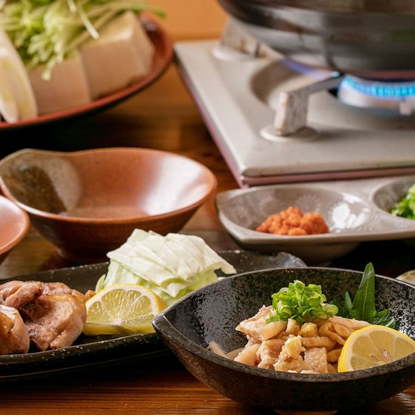 甲子園球場から程近い地鶏料理杉本は地鶏料理が人気の明るい居酒屋です